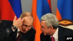 По словам Сергея Минасяна, Армения заинтересована в неких военно-политических гарантиях безопасности со стороны России, в том числе и в карабахском процессе, но не более того