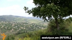 Հայաստան -- Սահմանամերձ Չինարի գյուղի համայնապատկերը, արխիվ