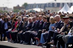 Лідери держав на церемонії уряду Канади з нагоди 80-ї річниці «Дня Д» на Джуно-Біч, у Курсель-сюр-Мер. Нормандія, Франція, 6 червня 2024 року