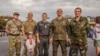 Руслан Венжега (другий праворуч) із побратимами на День Незалежності України. Запоріжжя, 24 серпня 2019 року (фото Віталія Лівадного)