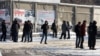 «Биржа труда» на улице Льва Толстого в Бишкеке. Архивное фото.
