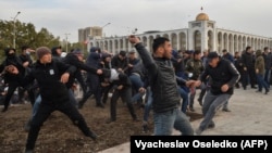 Ала-Тоо аянтындагы митинг. Бишкек шаары. 9-октябрь, 2020-жыл.