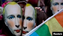 Один із попередніх протестів у Лондоні проти запровадження «антигейських» законів у Росії, архівне фото