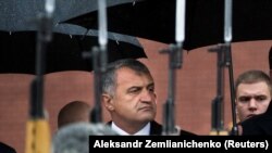По мнению экспертов, переход к парламентской системе может привести к тому, что диктатура одного лица – президента, заменилась бы диктатурой парламентского большинства