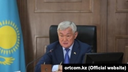 Еңбек және халықты әлеуметтік қорғау министрі Бердібек Сапарбаев.