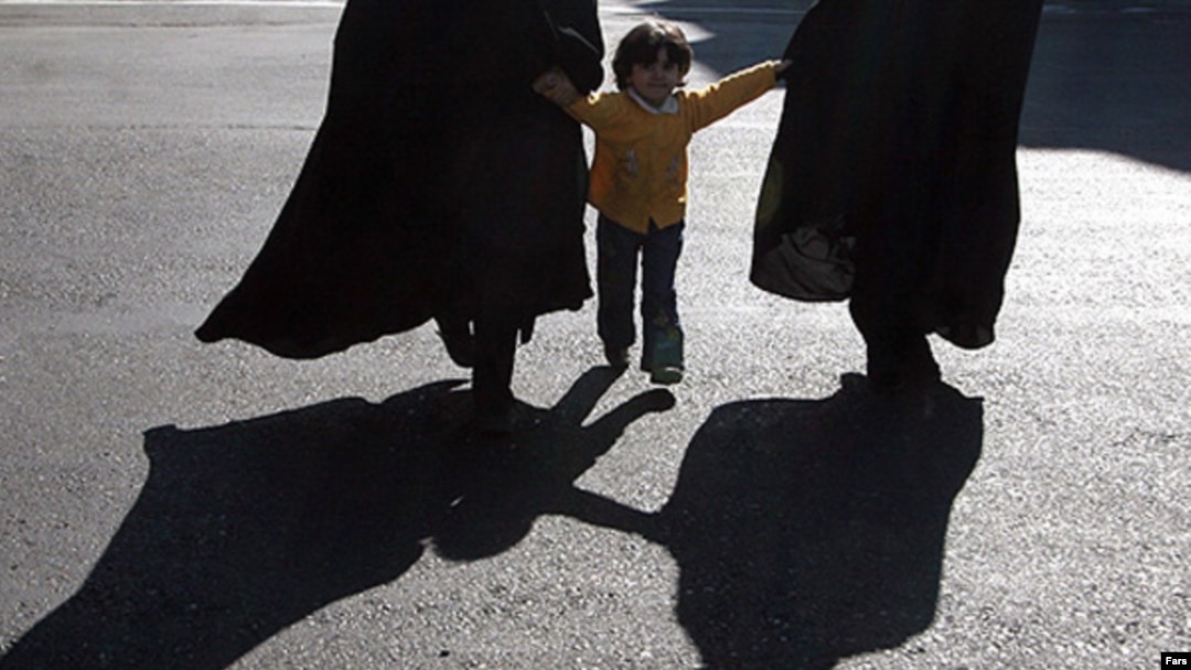 بسياری از کارشناسان آسيب های اجتماعی و کودک آزاری معتقدند که کودکان و نوجوانان بسيار بيشتر از آمار و ارقامی که اعلام می شود، به خصوص در مدارس مورد آزار و اذيت قرار می گيرند.