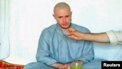 Ооганстанда талиптер 5 жыл туткунда кармаган аскер Боу Бергдал.
