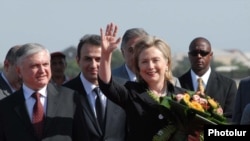 Прибытие госсекретаря США Хиллари Клинтон в Ереван, 4 июля 2010 г.