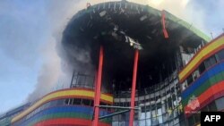 Наслідки пожежі в торговельному центрі «Аланія-мол» у столиці російського регіону Північна Осетія, місті Владикавказі, 25 грудня 2024 року