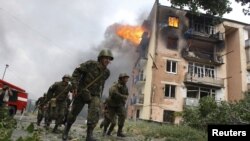 Грузинські солдати ховаються від російського обстрілу міста Ґорі. 9 серпня 2023 року