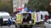 «Там везде кровь, выносили детей». Стрельба в школе Ижевска