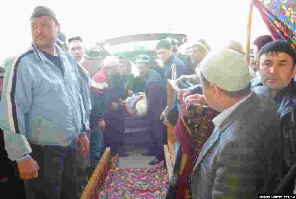Kyrgyzstan - Osh funeral of victims of a car accident