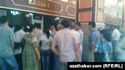 Aşgabat, uçar biletlerini uzyn nobaty