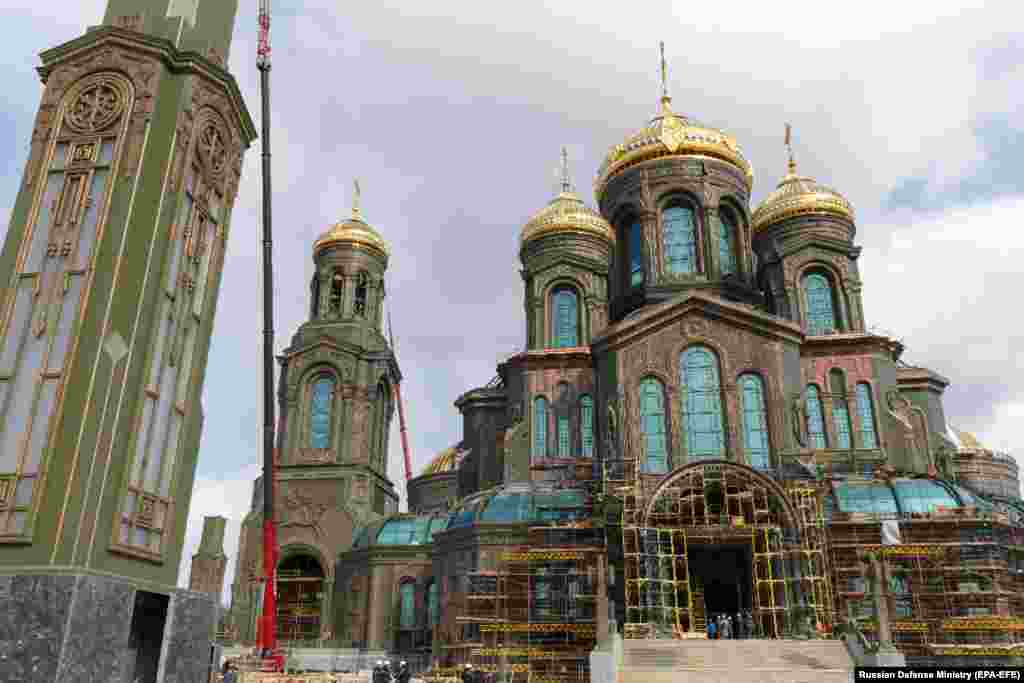 Новий собор розташований за 60 кілометрів від центру Москви на території військово-патріотичного парку «Патріот»