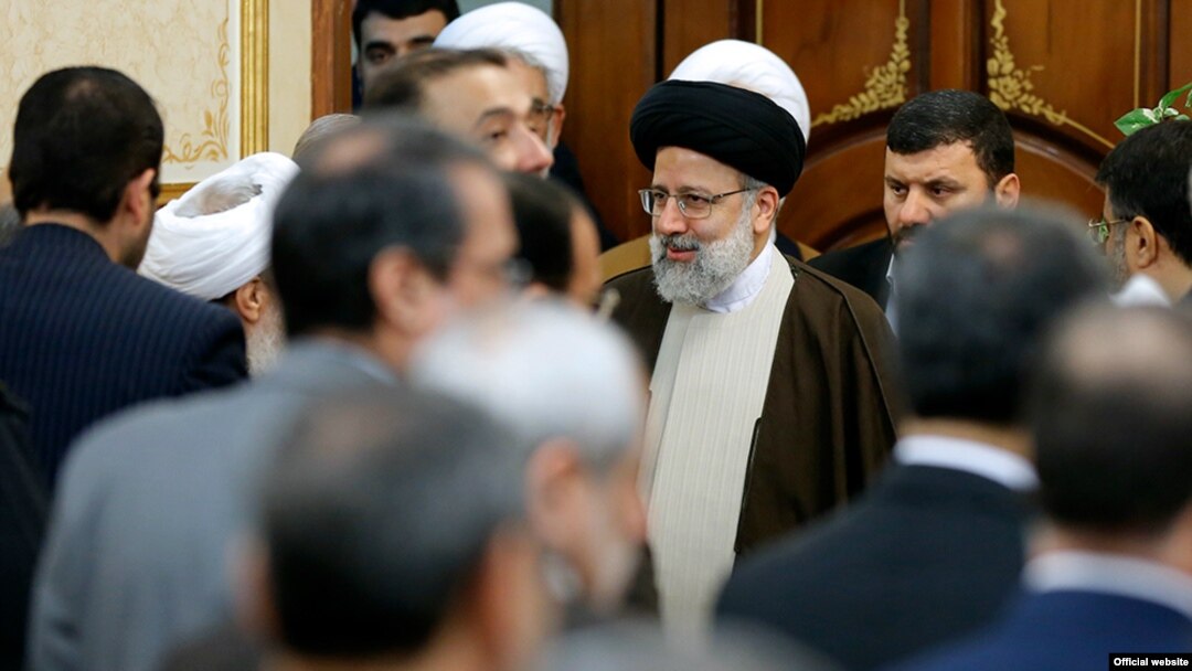 رمز سکوت طولانی رئیس جدید قوه قضائیه در قبال فساد مدیریتی- مالی این قوه و تحرکات سریع برای «اصلاح» این قوه از شگفتی‌های درون حاکمیت است