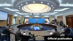 Коопсуздук кеңешинин коррупция маселеси талкууланып жаткан жыйыны. 17-сентябрь, 2020-жыл.