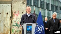 Столтенбрґ: за допомогою веж зі зброєю та сторожових псів вони намагалися утримати людей усередині, а ідеї – назовні. Однак це не вдалося