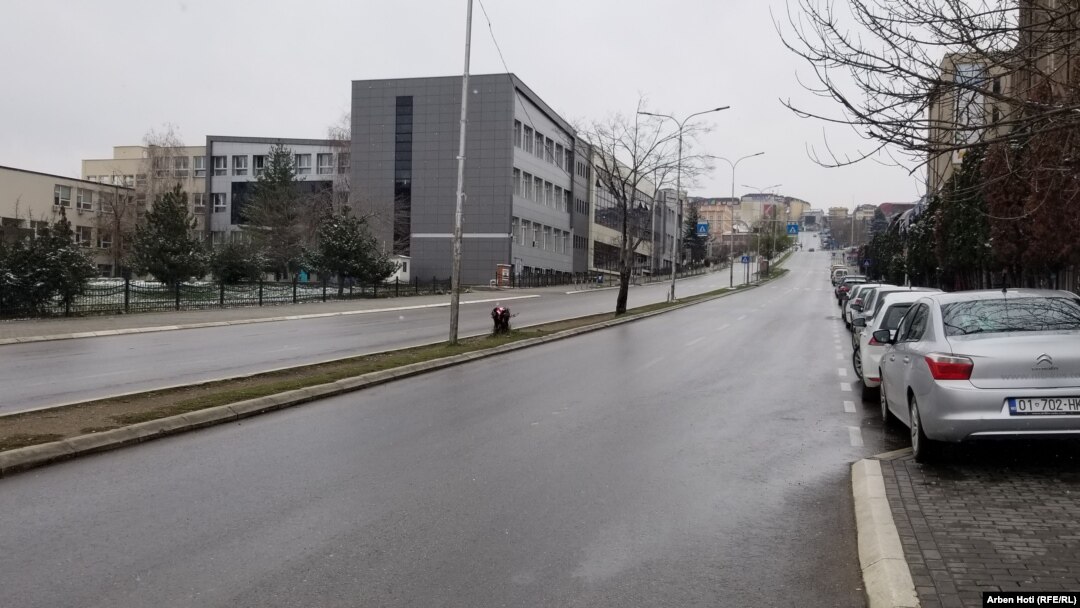 Prazne ulice Prištine