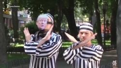 Перфоманс у Одесі: Путін посадив Трампа разом із Сенцовим – відео