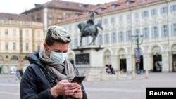 Piețe pustii pe tot cuprinsul Italiei. Aici, Piața centrală din Torino