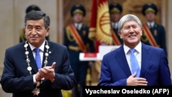 Сооронбай Жээнбеков менен Алмазбек Атамбаев. 