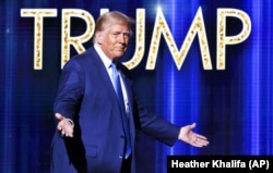 Обраний президент Дональд Трамп виступає на сцені на церемонії нагородження FOX Nation Patriot Awards, 5 грудня 2024 року