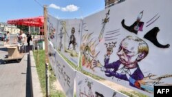Карикатури Олега Смаля на президента Росії Володимира Путіна. Київ, 29 липня 2014 р.