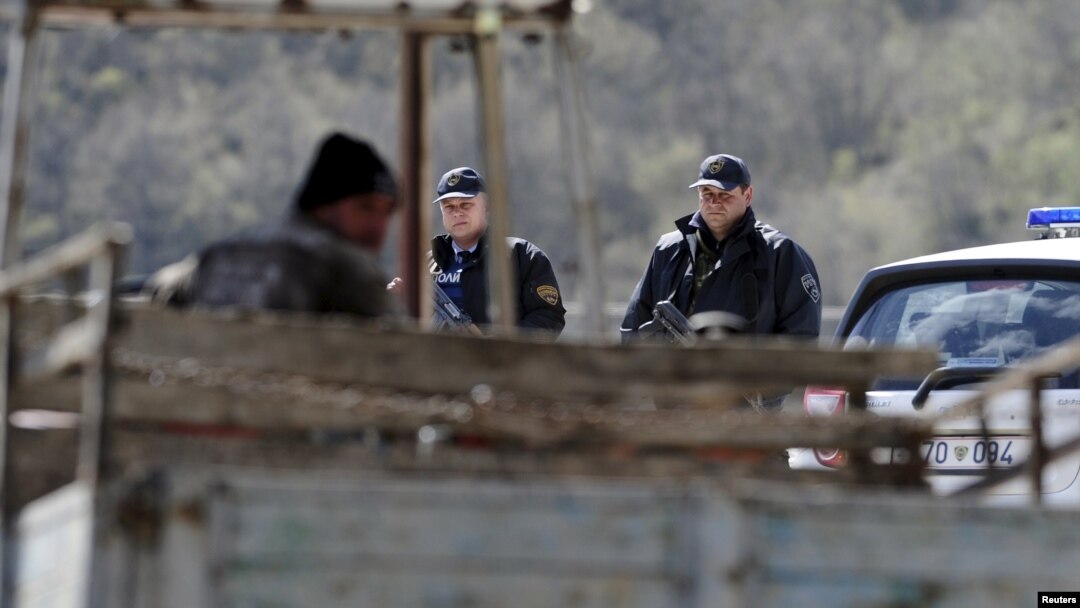 Policija u blizini mesta Gošince u Makedoniji gdje se desio napad na policijsku stanicu 21. aprila