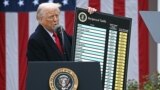 Президент США Дональд Трамп на пресс-конференции, где он объявил миру торговую войну. Вашингтон, 2 апреля 2025 года