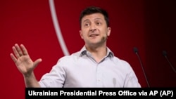 Про «державу у смартфоні» Володимир Зеленський згадував на іForum у Києві 23 травня 2019 року