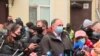 Прокуратура відкликала клопотання про запобіжний захід Татарову. Під судом запалили фальшфаєри (відео)