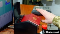 Жінка повідомила Держприкордонслужбі, що приїхала до України з приватною метою, проте вони виявили, що вона планувала освітній захід у Києві