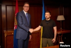 Зустріч президента України Володимра Зеленського (праворуч) з сербським президентом Александаром Вучичем. Афіни, 21 серпня 2023 року