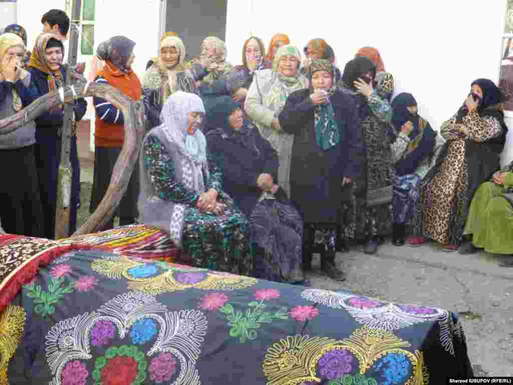 Kyrgyzstan - Osh funeral of victims of a car accident