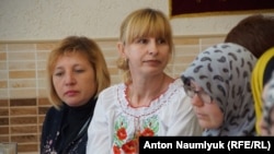 Активістку Ольга Павленко (на фото – в центрі) навесні вже викликали до правоохоронних оганів