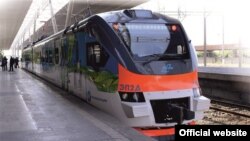 Armenia -- A commuter train at Yerevan railway station, February 27, 2018