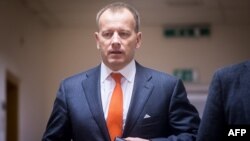 Голова парламенту Борис Коллар вважає, що поліція «припустилася фатальної помилки», дозволивши демонстрантам дістатися безпосередньо до вхідних дверей будівлі