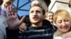 Освобожденный по амнистии Тигран Аракелян выходит из здания Апелляционного суда, 14 октября 2013 г․