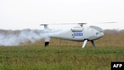 Колона вантажівок по ґрунтовій дорозі далеко від пунктів пропуску в’їхала на територію України, інша колона виїхала до Росії