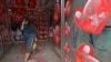 مغازه ای در پاکستان در روز ولنتاین
