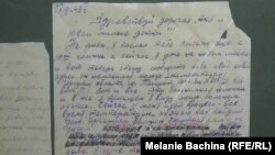 Ресейдің Томск қаласында саяси репрессия тарихына арналған мемориалдық мұражайда сақталған ГУЛАГ тұтқынының үй-ішіне жазған хаты. Хаттағы кейбір жазуды цензурашының қаламы шимайлап, көрсетпей тастаған.