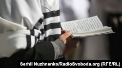 У відомстві зазначають: ті, хто все ж наважиться здійснити паломництво, мають неухильно дотримуватись вимог режимних заходів