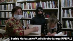 Сотрудники Луганской областной библиотеки убеждены, что современная библиотека должна быть не хранилищем книг, а открытым инклюзивным пространством для самообразования, развития и культурного отдыха