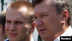 Щодо Віктора і Олександра Януковичів, як і раніше, діє заморожування активів, відновлене в березні 2021 року зі зміненим викладом причин застосування санкцій