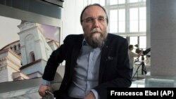 Լուսանկարում Ալեքսանդր Դուգինը