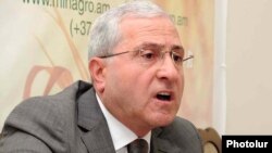 Armenia - Agriculture Minister Sergo Karapetian at a news conference in Yerevan.