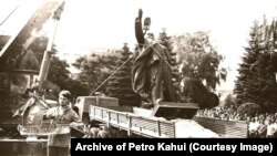 Знос помніка Леніну ў Цярнопалі ў жніўні 1990-га.