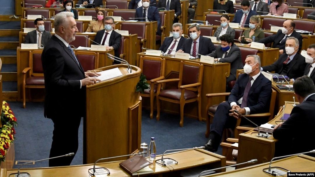 Crnogorski premijer Zdravko Krivokapić i predsjednik Milo Đukanović u Parlamentu, decembar 2020