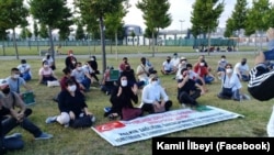 Türkiýede ýaşaýan türkmenistanlylar Stambulda türkmen hökümetine garşy protest geçirýär. 19-njy iýul, 2020 ý. Illýustrasiýa suraty.