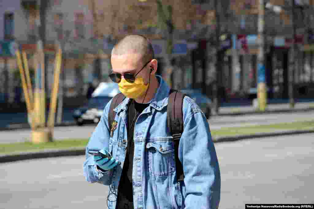 Для запорізької молоді маски стали своєрідним «модним» аксесуаром